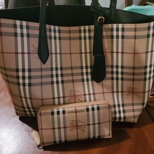 Burberry purse with wallet